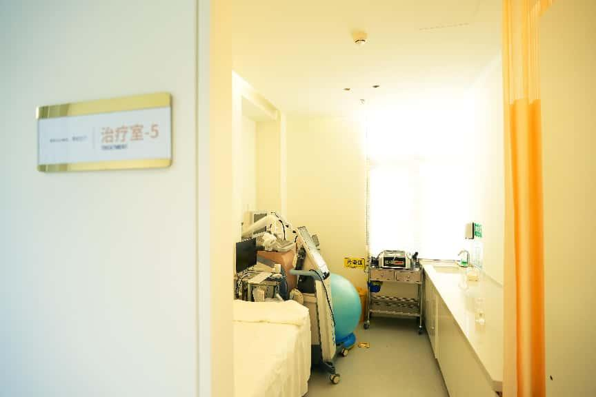 干净明亮的门诊公共区域